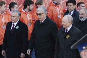 Rusija Kazachstane verbuoja vyrus į savo kariuomenę: siūlo tūkstančius eurų