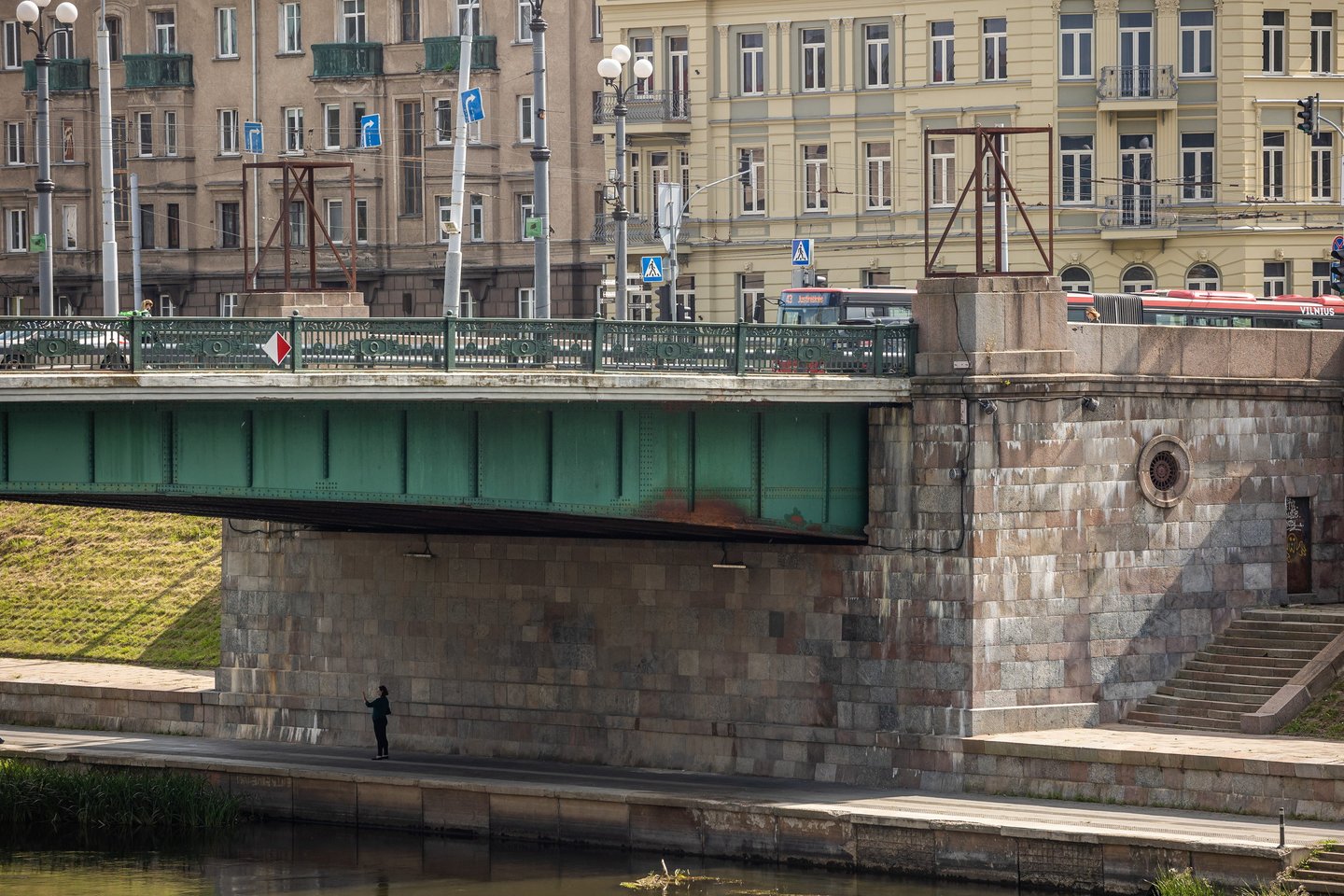 Šią savaitę prasidėjo Vilniuje esančio Žaliojo tilto atnaujinimo darbai.<br>S. Žiūros nuotr.