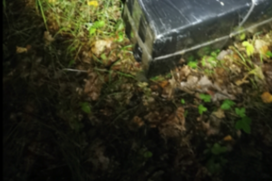 Dronu skraidintas kontrabandininkų krovinys tikslo nepasiekė