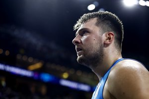 Slovėnų nerimas: traumą patyręs Luka Dončičius neužbaigė rungtynių
