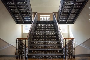  Kauno centre esančiame pastate – tikras lobis, o namo durys neužrakintos