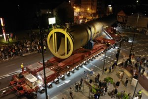 Didžiausias krovinys – jau Lietuvos keliuose: reaktorius pakeliui į Mažeikius