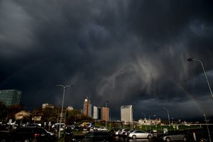 Orai: sekmadienį svilins 34 laipsnių karštis, po jo – audros ir kruša