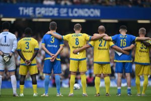 Gražus žingsnis: futbolo žvaigždės draugiškame mače rinko pinigus Ukrainos mokyklos atstatymui