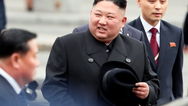 Naujas Šiaurės Korėjos lyderio nurodymas: įsakė didinti ginklų gamybos pajėgumus
