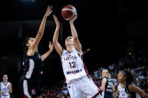 Latvijos moterų krepšinio istoriją perrašiusios dvidešimtmetės Europos čempionato finale krito prieš Prancūziją