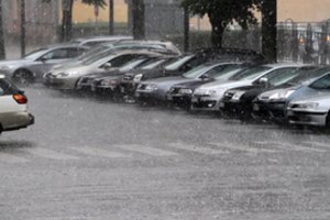 Liūčių ir krušos daromi nuostoliai automobiliams kasmet siekia šimtus tūkstančių