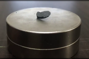 Mokslininkai lenktyniauja bandydami kambario temperatūroje ir slėgyje veikiantį superlaidininką