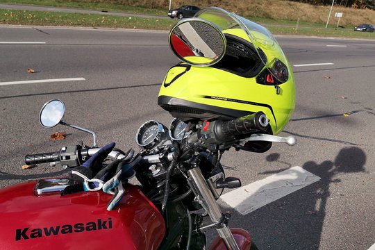 Senuosiuose Trakuose motociklininkas kliudė du paspirtuku važiavusius vaikus – prireikė medikų