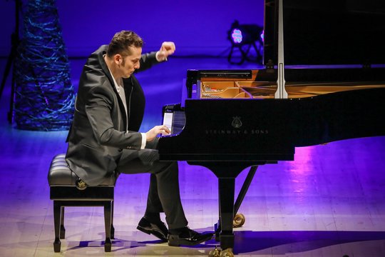 Pamėgtas lenkų pianistas Pažaislio festivalyje hipnotizuos didingais ir romantiškais klasikų kūriniais