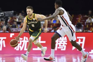 Australijos vyrų krepšinio rinktinės sąrašas sutrumpėjo: buvo atsisakyta puikiai S. Curry stabdžiusio gynėjo paslaugų