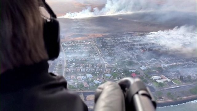 Nevaldoma gamtos stichija toliau glemžiasi gyvybes: Havajuose per gaisrus žuvo mažiausiai šeši žmonės