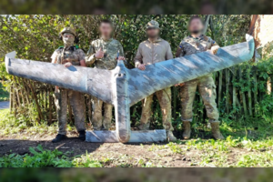 Ukrainiečiai skelbia „sugavę“ naują rusišką techniką – vieną moderniausių ir pajėgiausių Rusijos dronų