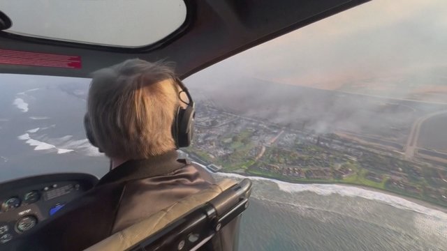 Negailestinga ugnis naikina Havajų salą: gelbėdamiesi nuo liepsnų žmonės šoko į jūrą
