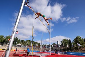 Rugilė Miklyčiūtė tapo Europos jaunimo šuolio su kartimi vicečempione