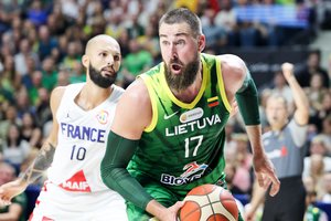 Klaidų skaičiaus paaiškinti negalėjęs J. Valančiūnas pasigedo komandos šaltakraujiškumo