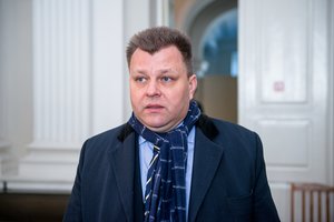 Užsienio reikalų viceministras M. Adomėnas traukiasi iš pareigų: neblaivus sėdo prie vairo