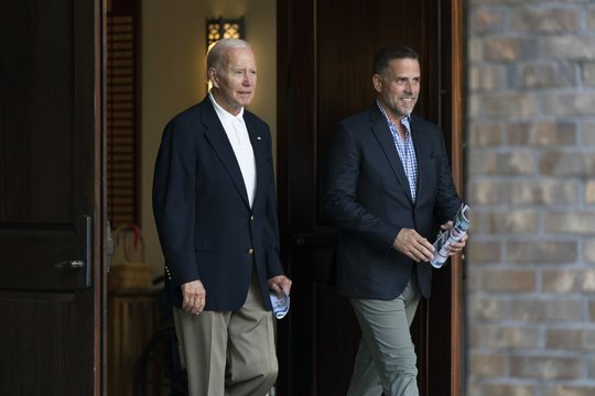 J. Bideno sūnui gresia baudžiamoji byla: prezidentas išvyko į savo gimtąją Delavero valstiją