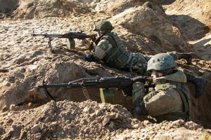 Ukrainos pajėgose kovojančiam aukšto rango baltarusiui uždrausta atvykti į Lietuvą: problemų sukėlė praeitis Baltarusijos armijoje
