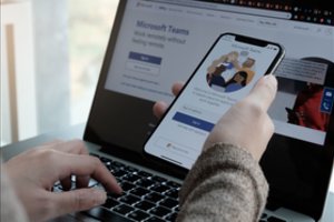 „Microsoft Teams“ pasiekė vasaros atnaujinimas: avatarai vietoje kameros vaizdo ir erdvėje išdėstomi balsai