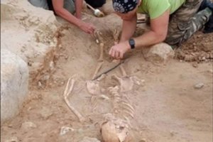 Lietuvos kaimynystėje aptiktas vaiko „vampyro“ kapas