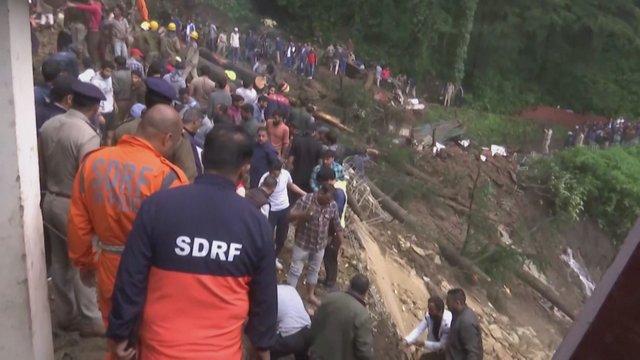 Indijoje purvo nuošliaužos pareikalavo 21 aukos: gelbėtojai nelaimės vietose ieško gyvųjų