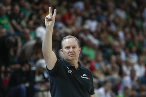 Išgirdęs klausimą, kas neramina rinktinėje, treneris K. Maksvytis suirzęs atkirto griežtu atsakymu