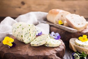 Naudingieji riebalai: gydytoja išskyrė, ką sveikiausia tepti ant duonos