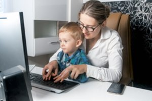 Tėvai apie atžalas darbovietėse: „Atsivesti vaiką į savo darbo vietą – naudinga“