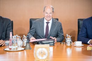 Pažadai ir liko pažadais: O. Scholzo vyriausybė neįsipareigojo gynybai skirti 2 proc. BVP