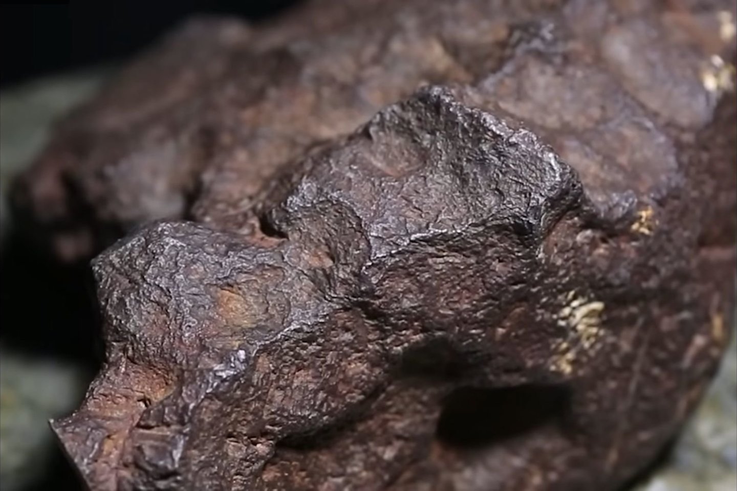 Vienas didžiausių kada nors Mičigane (JAV) užfiksuotų meteoritų nesulaukė specialistų dėmesio, kol nepraėjo daugiau nei 80 metų nuo jo atradimo.<br>Ekrano nuotr.