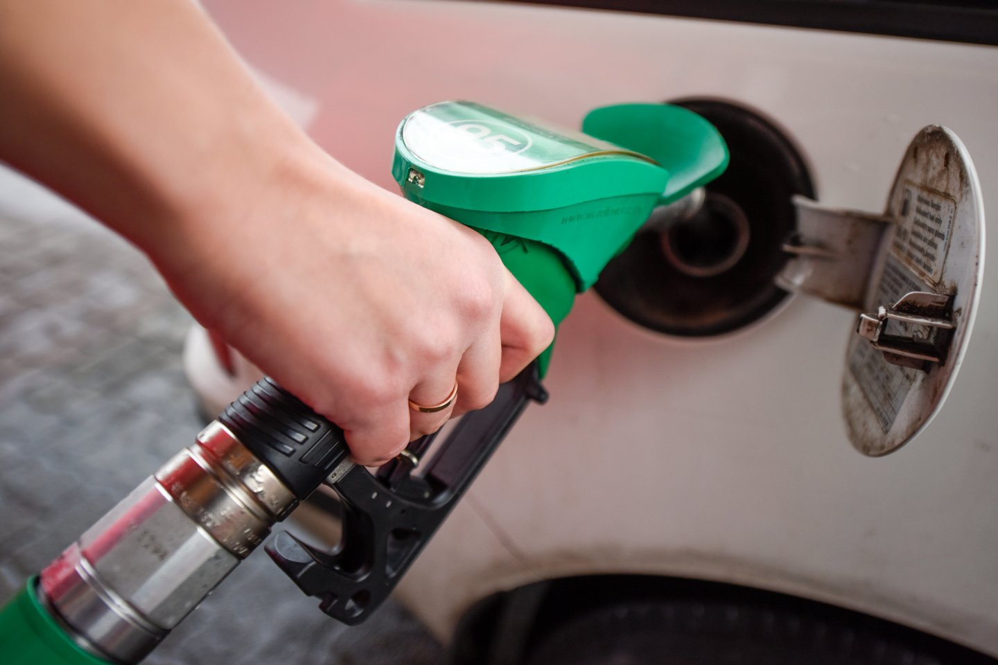 Lietuvoje per savaitę vidutinės degalų kainos padidėjo: benzino augo 0,4 proc., dyzelino – 1,5 proc.<br>D.Umbraso nuotr.