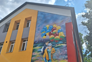 Lietuviai gražina karo nuniokotus Ukrainos miestus: atstatė darželį, kurs mokyklą