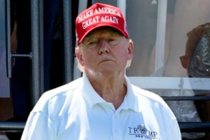 D. Trumpas siekia, kad jo teismo procesas dėl kaltinimų kišimusi į rinkimus prasidėtų 2026 m.