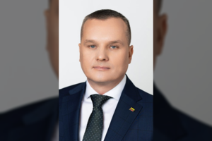 Ukmergės meras neskuba vertinti LGGRTC nurodymo dėl paminklo J. Krikštaponiui: memorialas trukdo naujam projektui