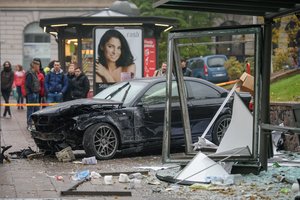 Ieško, kaip sutramdyti kelių gaidelius: šiuos automobilius jie galėtų vairuoti tik prižiūrint šeimos nariams
