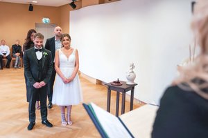 Jaunevedžiai raukosi: Kauno rotušėje ceremonijos nebevyksta, tenka tuoktis kitur, kartais – neįprastai