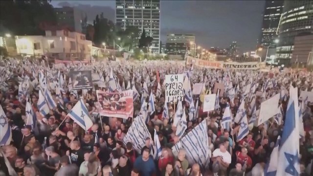 Izraelyje į gatves vėl išėjo dešimtys tūkstančių prieš teismų reformą nusiteikusių protestuotojų