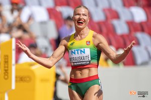 Pagerintu rekordu į pusfinalį nuskridusi M. Morauskaitė šokinėjo iš laimės: „Emocijos trykšta per kraštus“