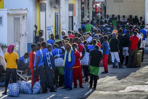 Šimtai migrantų savaitgalį išsilaipino Italijoje