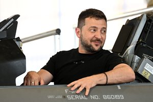 Po žinios, kad Vakarai siūlys Kijevui narystę NATO mainais į vieną dalyką – V. Zelenskio atsakas