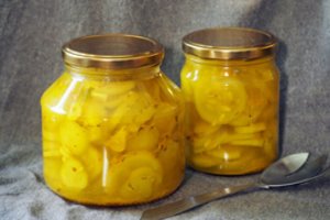 Su ciberžolėmis marinuoti agurkai: taip skanu, kad neliko per savaitę