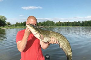 Biržiečiui nusišypsojusi sėkmė nustebino jį patį: iš žūklės grįžo su metro ilgio šamu
