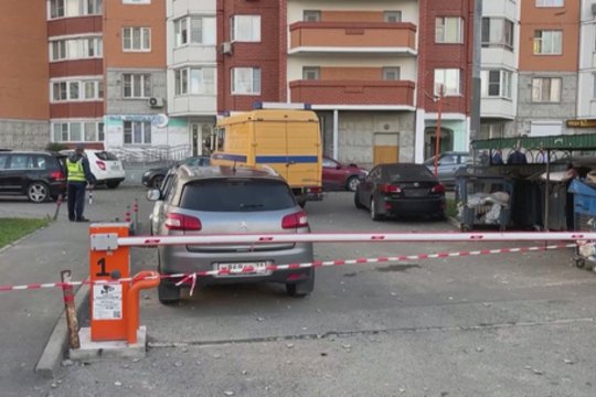 Dronai vėl skriejo į Maskvą: apgadinti namai ir automobiliai