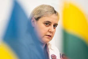 VSD sprendimu pasipiktinusi O. Karač pasiduoti neketina: „Deportuokite mane dabar pat“