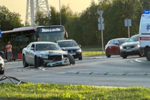 Girtutėlio vairuotojo kelionė baigėsi avarija: sustabdė turbožiedas