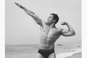 A. Schwarneggerio sūnus pademonstravo ištreniruotą kūną ir atkartojo legendinę tėčio pozą