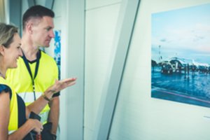 Vilniaus oro uoste pristatyta nauja paroda: akimirkos iš NATO suvažiavimo bei aviatorių kasdienybė