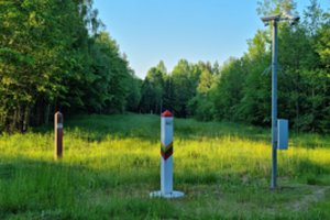 Pasienyje du vyrai iš Baltarusijos nupjovė stulpus su vaizdo stebėjimo kameromis