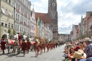 Karališkose lietuvių kilmės nuotakos vestuvėse – devyni tūkstančiai svečių